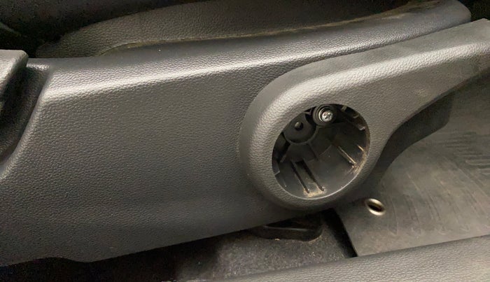 2017 Hyundai Grand i10 ASTA 1.2 KAPPA VTVT, Petrol, Manual, 40,120 km, Driver seat - Folding lever cover has minor damage