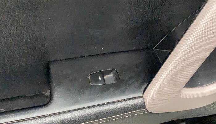 2019 Hyundai Creta SX (O) 1.6 DIESEL, Diesel, Manual, 72,062 km, Left front window switch / handle - Switch/handle not functional