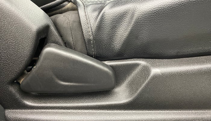 2018 Renault Kwid RXT, Petrol, Manual, 60,047 km, Driver Side Adjustment Panel