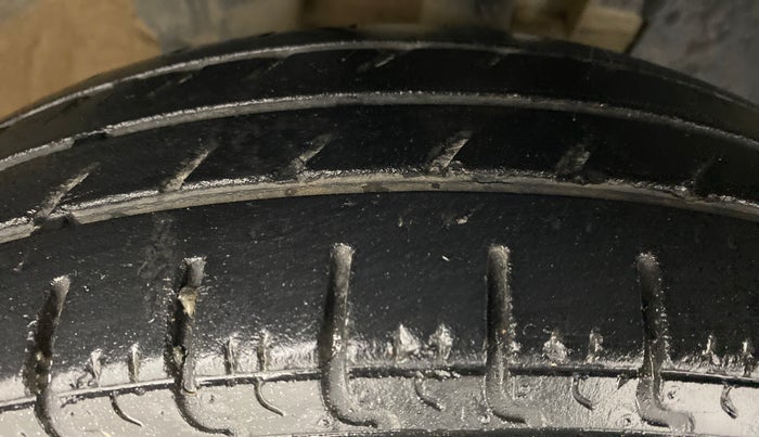 2018 Renault Kwid RXT, Petrol, Manual, 60,047 km, Right Front Tyre Tread