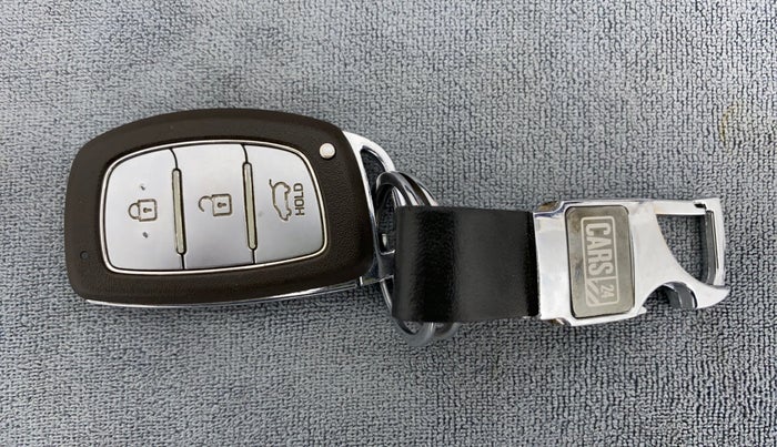 2016 Hyundai Elite i20 ASTA 1.2 (O), Petrol, Manual, 67,279 km, Key Close Up