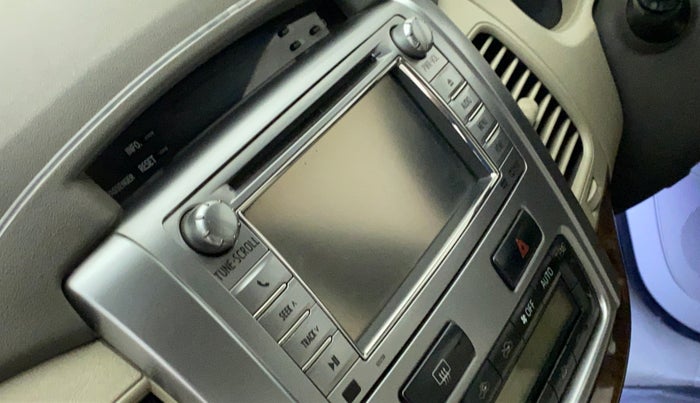 2014 Toyota Innova 2.5 VX 7 STR, Diesel, Manual, 93,272 km, Infotainment system - Dispalyhas spot on screen