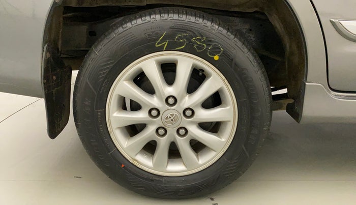 2014 Toyota Innova 2.5 VX 7 STR, Diesel, Manual, 93,272 km, Right Rear Wheel