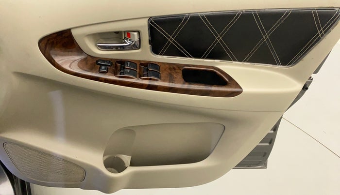 2014 Toyota Innova 2.5 VX 7 STR, Diesel, Manual, 93,272 km, Driver Side Door Panels Control