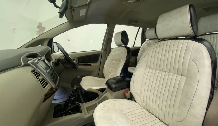 2014 Toyota Innova 2.5 VX 7 STR, Diesel, Manual, 93,272 km, Right Side Front Door Cabin