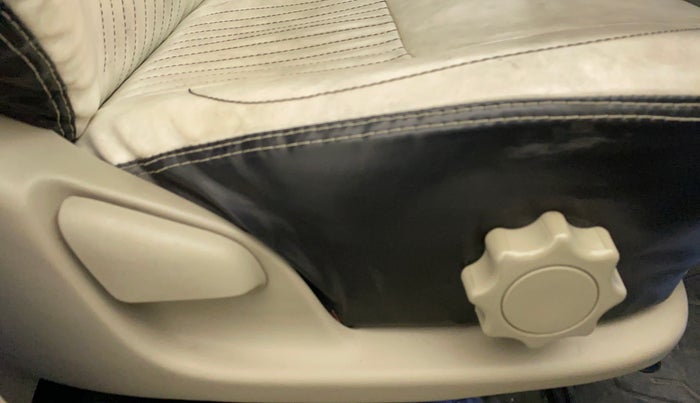 2014 Toyota Innova 2.5 VX 7 STR, Diesel, Manual, 93,272 km, Driver Side Adjustment Panel