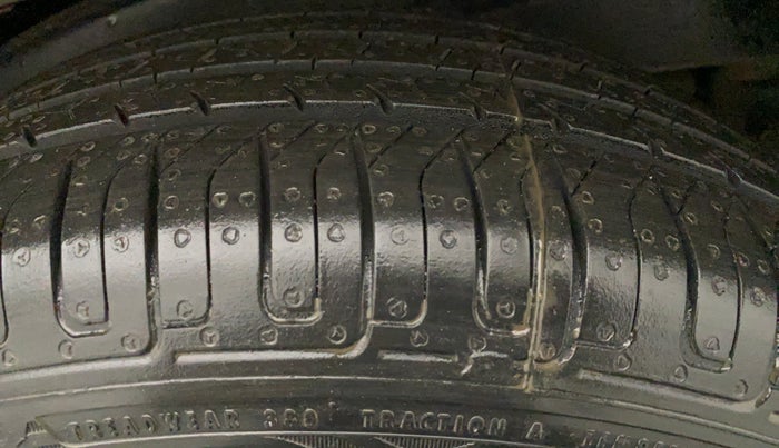 2014 Toyota Innova 2.5 VX 7 STR, Diesel, Manual, 93,272 km, Left Front Tyre Tread