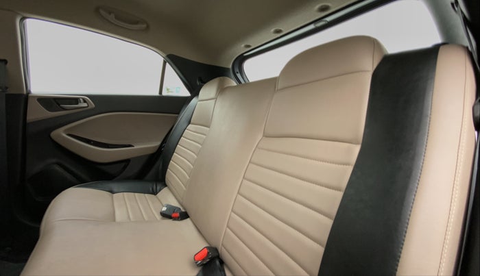 2017 Hyundai Elite i20 ASTA 1.2, Petrol, Manual, 41,147 km, Right Side Rear Door Cabin
