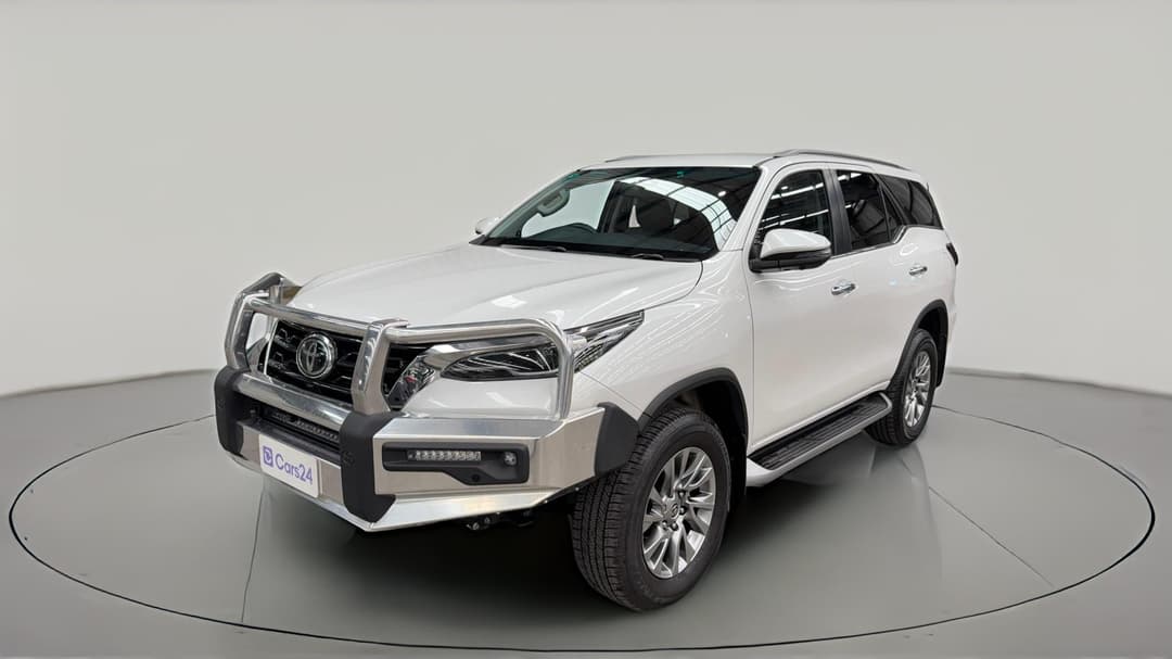 2025 Toyota Fortuner Crusade, Automatic, 11274 km, Left Front Diagonal (45- Degree) View