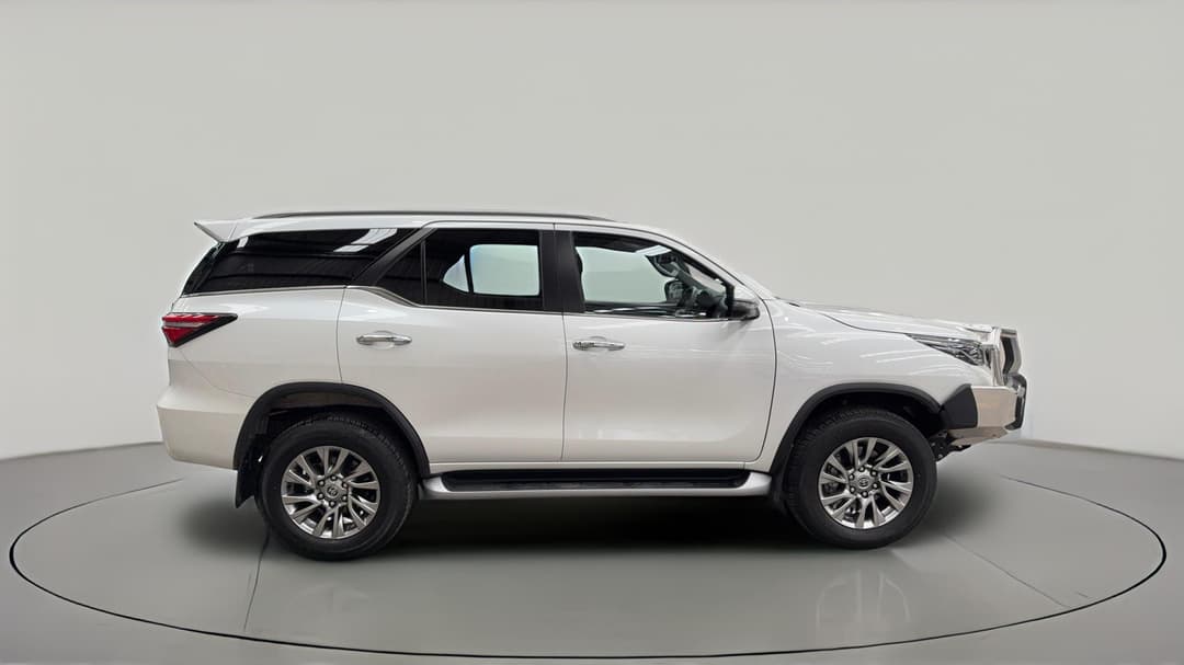 2025 Toyota Fortuner Crusade, Automatic, 11274 km, Right Side View