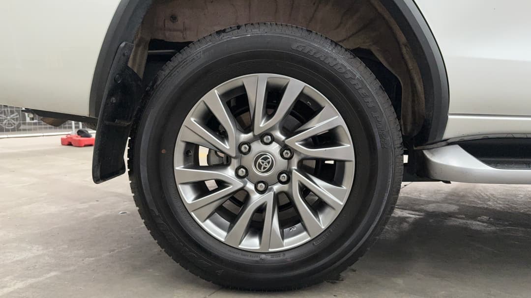 2025 Toyota Fortuner Crusade, Automatic, 11274 km, Right Rear Wheel