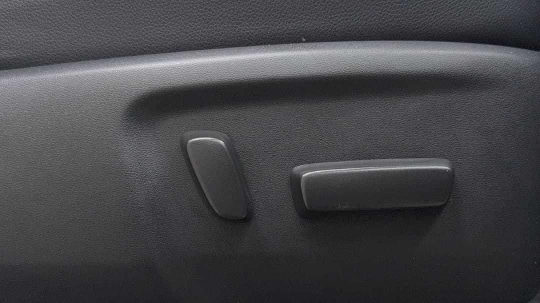 2025 Toyota Fortuner Crusade, Automatic, 11274 km, Drivers Side Adjustment Panel