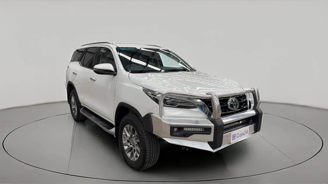 2025 Toyota Fortuner Crusade, Automatic, 11274 km, Right Front Diagonal (45- Degree) View