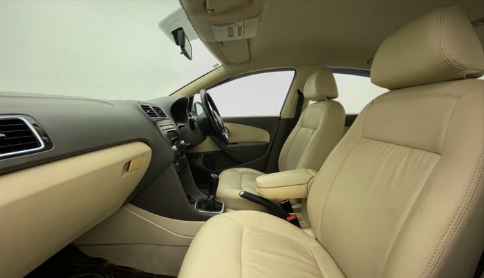2011 Volkswagen Vento HIGHLINE 1.6 MPI, Petrol, Manual, 81,009 km, Right Side Front Door Cabin