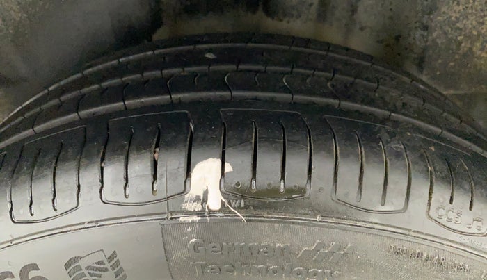 2011 Volkswagen Vento HIGHLINE 1.6 MPI, Petrol, Manual, 81,009 km, Left Rear Tyre Tread