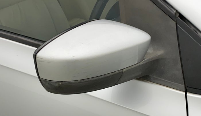 2011 Volkswagen Vento HIGHLINE 1.6 MPI, Petrol, Manual, 81,009 km, Right rear-view mirror - Minor scratches