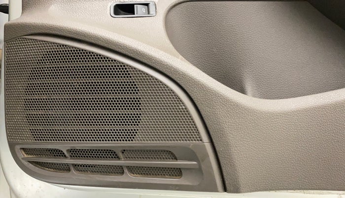2011 Volkswagen Vento HIGHLINE 1.6 MPI, Petrol, Manual, 81,009 km, Speaker
