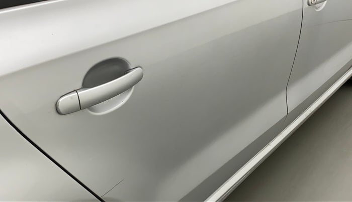 2011 Volkswagen Vento HIGHLINE 1.6 MPI, Petrol, Manual, 81,009 km, Right rear door - Minor scratches