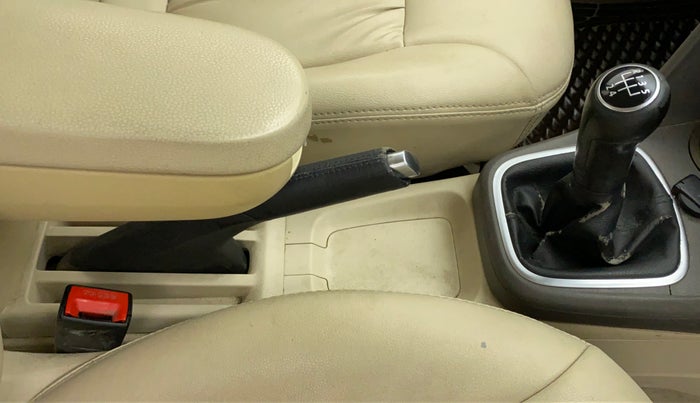 2011 Volkswagen Vento HIGHLINE 1.6 MPI, Petrol, Manual, 81,009 km, Gear Lever