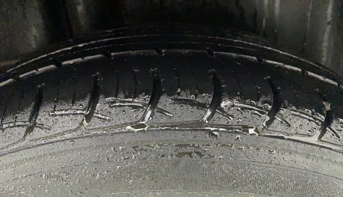 2016 Maruti Ciaz VXI (O), Petrol, Manual, 44,533 km, Right Rear Tyre Tread