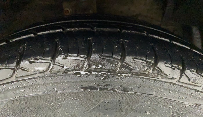 2016 Maruti Ciaz VXI (O), Petrol, Manual, 44,533 km, Right Front Tyre Tread