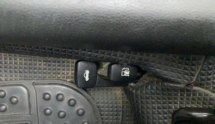 2019 Hyundai NEW SANTRO MAGNA, Petrol, Manual, 59,985 km, Lock system - Boot door not opening through lever