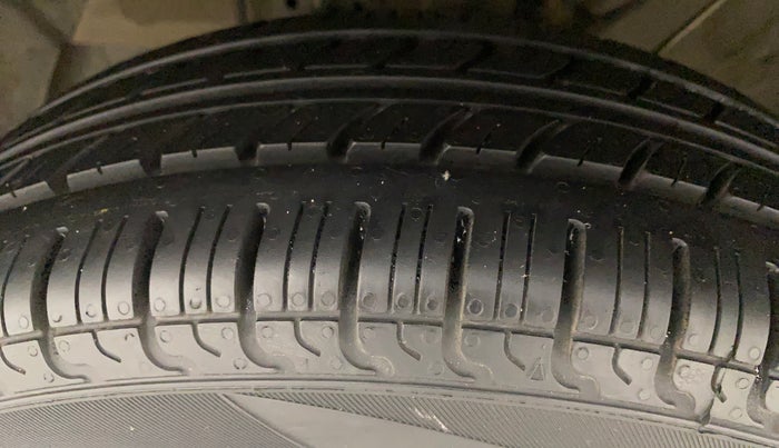 2019 Hyundai NEW SANTRO MAGNA, Petrol, Manual, 60,044 km, Left Front Tyre Tread
