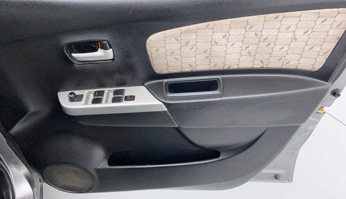 2015 Maruti Wagon R 1.0 VXI, Petrol, Manual, 68,086 km, Driver Side Door Panels Control