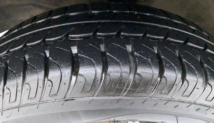 2015 Maruti Wagon R 1.0 VXI, Petrol, Manual, 68,086 km, Left Front Tyre Tread