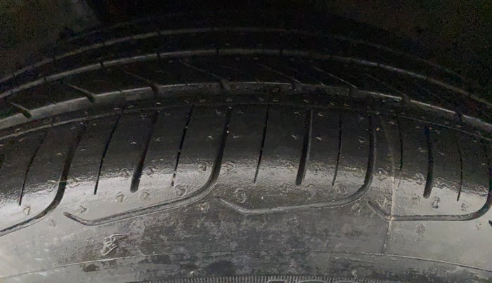 2015 Maruti Ciaz ZXI+, Petrol, Manual, 1,15,379 km, Left Front Tyre Tread
