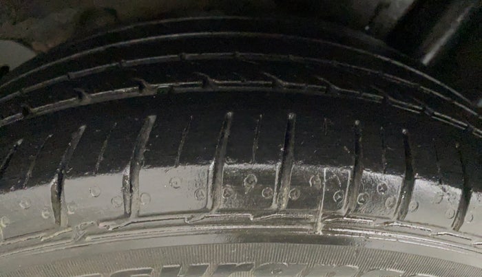2015 Maruti Ciaz ZXI+, Petrol, Manual, 1,15,379 km, Right Rear Tyre Tread