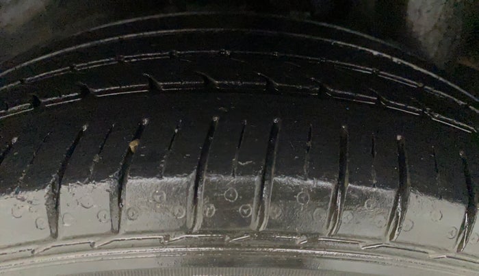 2015 Maruti Ciaz ZXI+, Petrol, Manual, 1,15,379 km, Left Rear Tyre Tread