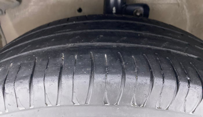 2014 Maruti Celerio VXI d, Petrol, Manual, 97,528 km, Left Front Tyre Tread