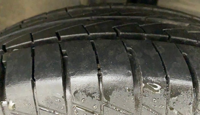 2015 Maruti Wagon R Stingray VXI, Petrol, Manual, 28,281 km, Right Front Tyre Tread