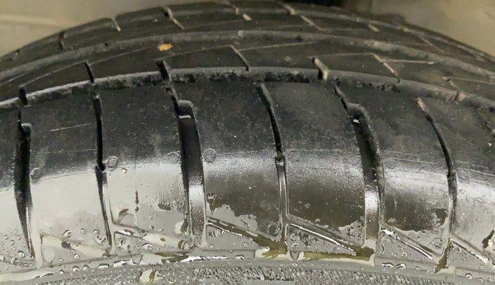 2015 Maruti Wagon R Stingray VXI, Petrol, Manual, 28,281 km, Left Front Tyre Tread