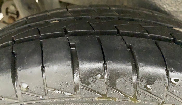 2015 Maruti Wagon R Stingray VXI, Petrol, Manual, 28,281 km, Right Rear Tyre Tread