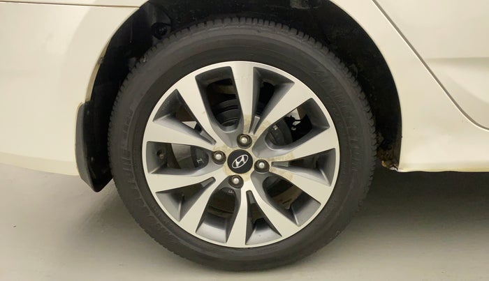 2016 Hyundai Verna 1.6 VTVT SX AT, Petrol, Automatic, 12,693 km, Right Rear Wheel