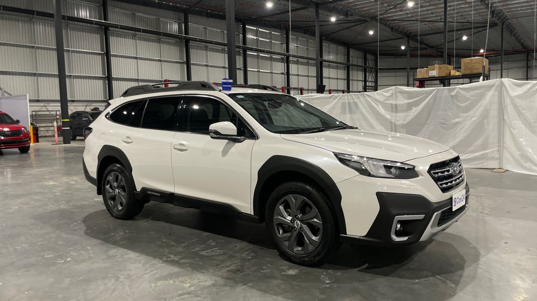 2021 Subaru Outback AWD, Automatic, 58213 km, Right Front Diagonal (45- Degree) View