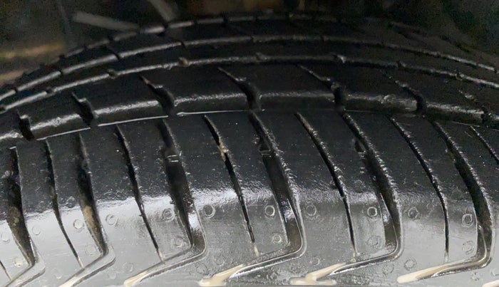 2018 Datsun Redi Go 1.0 T(O), Petrol, Manual, 16,682 km, Right Front Tyre Tread