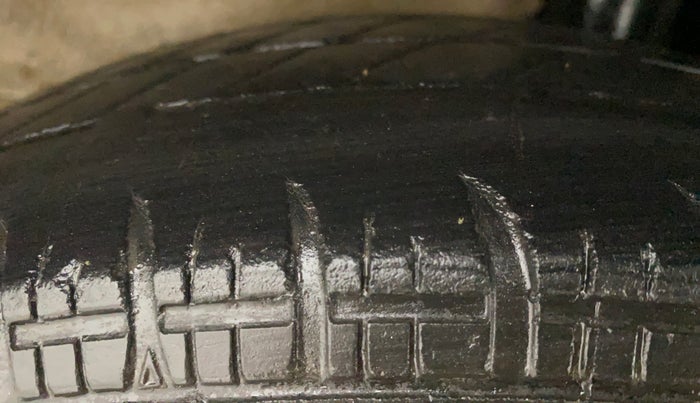 2014 Maruti Ritz VXI, Petrol, Manual, 68,467 km, Left Rear Tyre Tread