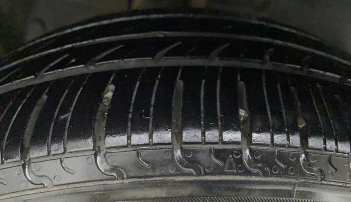 2017 Maruti Ertiga ZDI PLUS SHVS, Diesel, Manual, 96,839 km, Left Front Tyre Tread