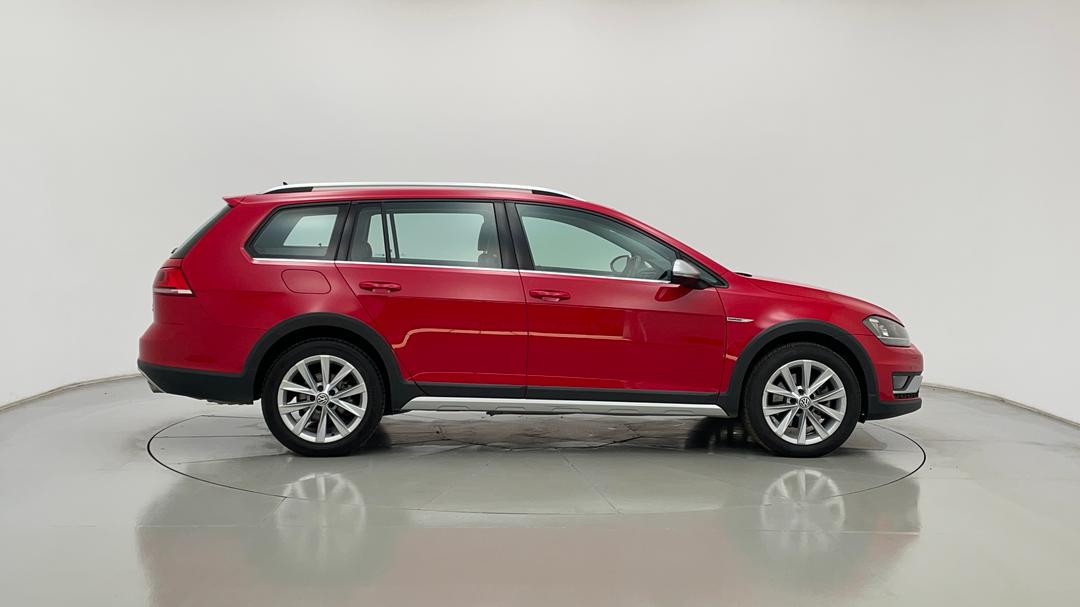 2016 Volkswagen Golf Alltrack 132 Tsi, Automatic, 122584 km, Right Side View