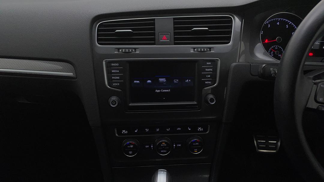 2016 Volkswagen Golf Alltrack 132 Tsi, Automatic, 122584 km, Center Console