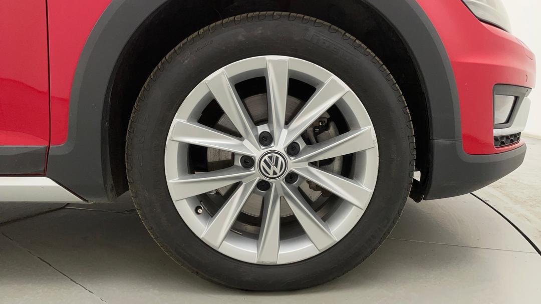 2016 Volkswagen Golf Alltrack 132 Tsi, Automatic, 122584 km, Right Front Wheel
