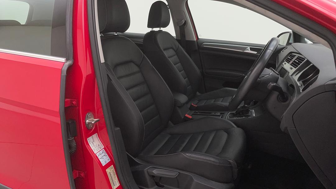 2016 Volkswagen Golf Alltrack 132 Tsi, Automatic, 122584 km, Right Side Front Door Cabin View