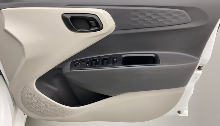 2020 Hyundai AURA S MT CNG, CNG, Manual, 48,736 km, Driver Side Door Panels Control