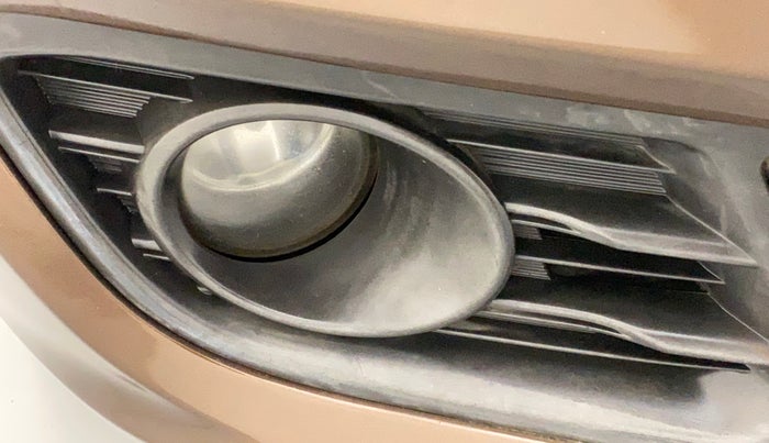 2015 Maruti Ciaz ZXI+, Petrol, Manual, 1,04,650 km, Right fog light - Not working