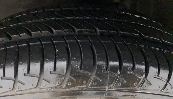 2018 Maruti Celerio VXI CNG OPT, CNG, Manual, 51,066 km, Left Front Tyre Tread