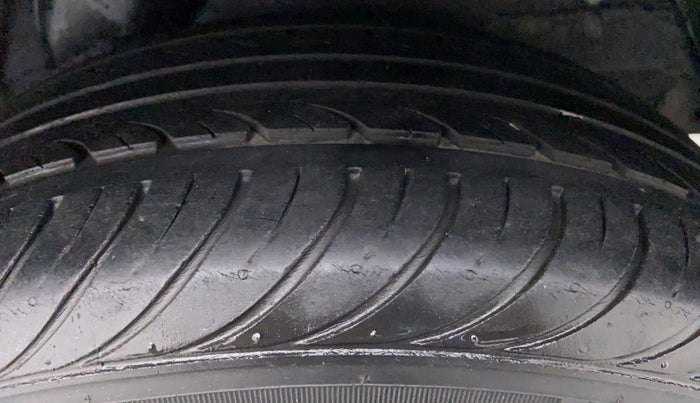 2012 Hyundai i20 ASTA 1.2 O WITH SUNROOF, Petrol, Manual, 38,603 km, Right Front Tyre Tread