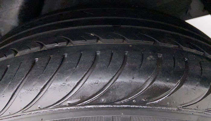 2012 Hyundai i20 ASTA 1.2 O WITH SUNROOF, Petrol, Manual, 38,603 km, Left Front Tyre Tread